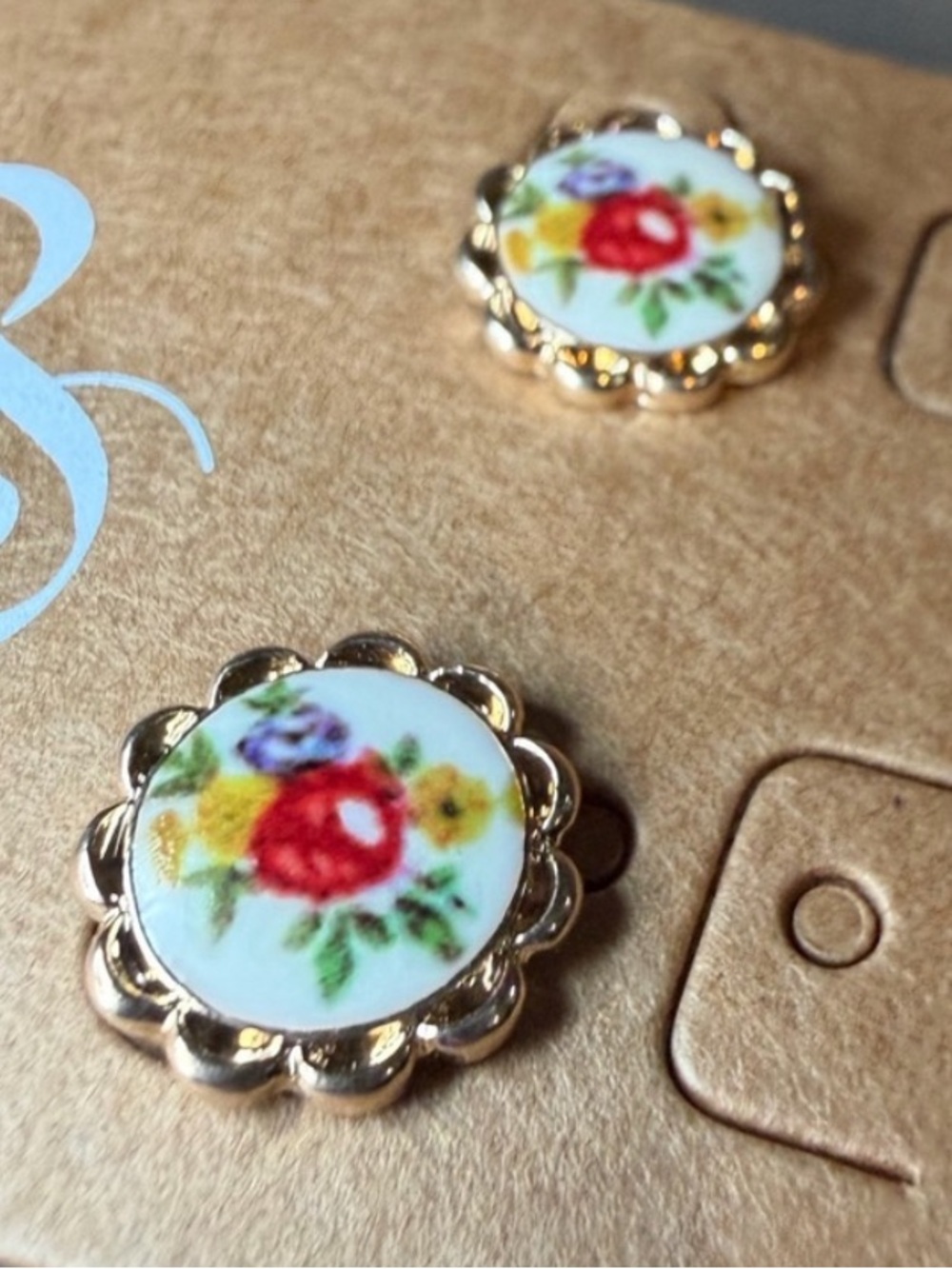Plunder earrings white floral earrings   NWT boho earrings stud